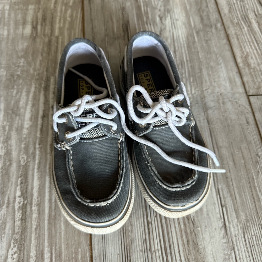 Sperry Gray and White Sneakers Classic Low-Top Design